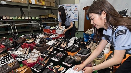KCS seized 489.5 billion won of fake goods in the anti-counterfeiting blitz, determined to build up momentum